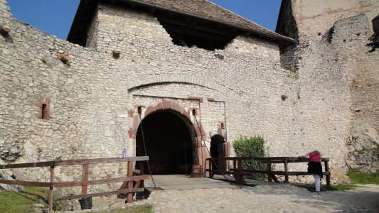 Die Zugbrücke - Eingang zur Burg