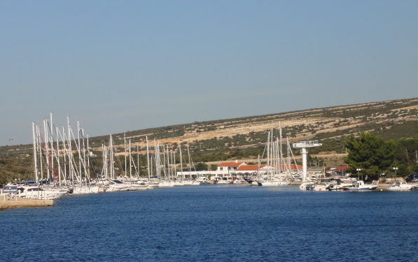 Urlaub am Meer - dazu gehöhrt auch eine Marina - hier der Jachthafen in Šimuni